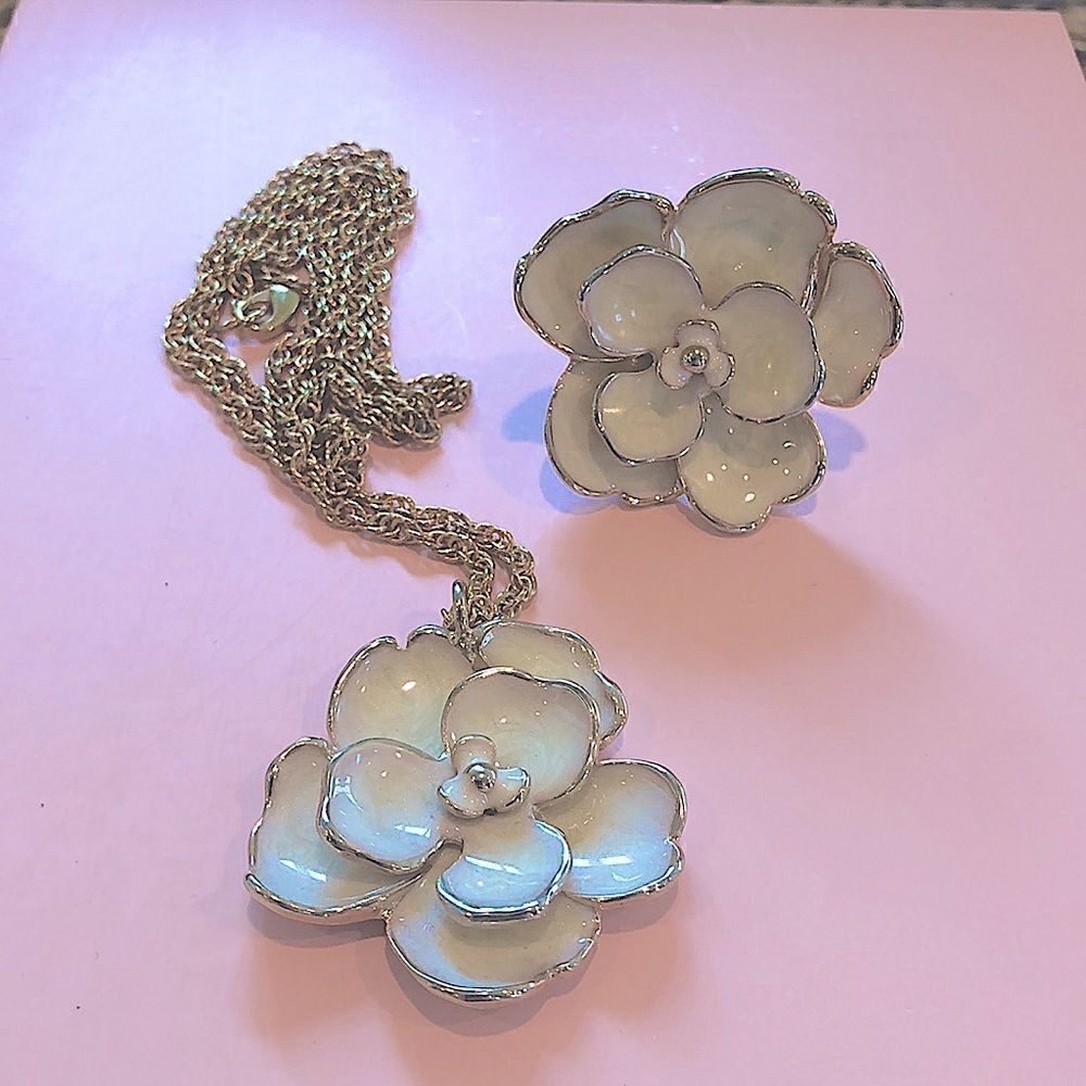 Flower necklace and ring set